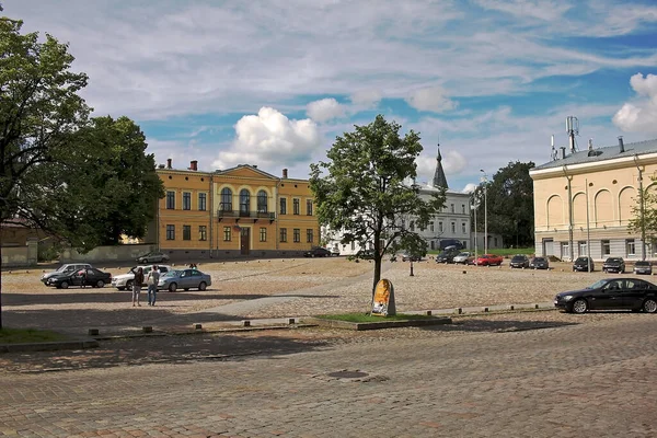 ロシアのヴィボルグ 7月2016 市内中心部のシネマヴィボルグ宮殿の近くの広場 — ストック写真