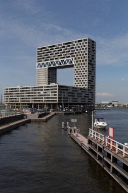 Modern apartman binası Pontsteiger, Amsterdam, Hollanda.