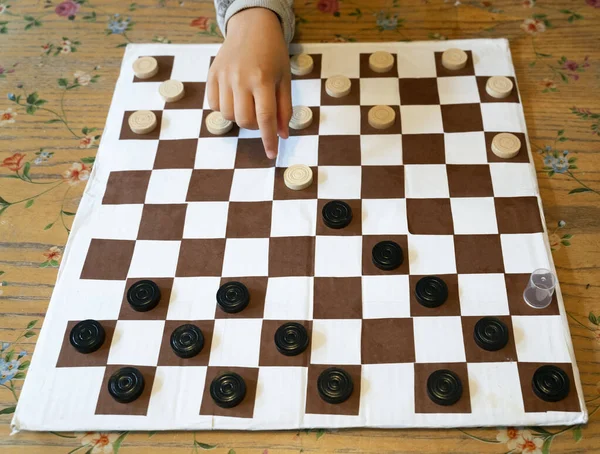 Years Daughter Plays Checkers Kitchen Table — Stock Photo, Image