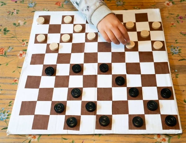 Years Daughter Plays Checkers Kitchen Table — Stock Photo, Image