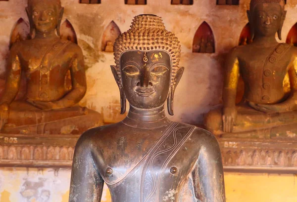 仏教寺院で仏像をクローズアップ — ストック写真