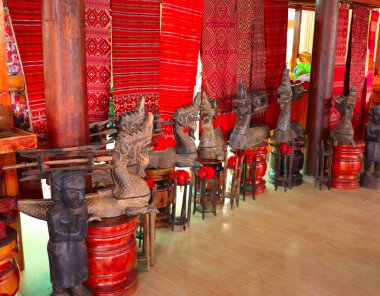 Ev dekorasyonu olarak geleneksel retro antika ve tekstil