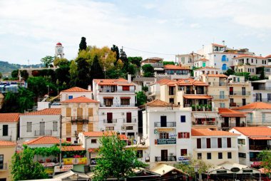 Yunanistan, Skiathos Adası, Skiathos şehri manzarası, 8 Mayıs 2012.