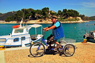 Yunanistan, Skiathos Adası, Skiathos şehri manzarası, 8 Mayıs 2012.