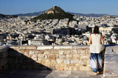 Griechenland, Athen, 16. Juni 2020 - Aussichtspunkt auf dem Akropolis-Hügel, fast leer von Besuchern. Der Tourismus ist von allen wichtigen Wirtschaftssektoren am stärksten vom Coronavirus (Covid-19) betroffen.).