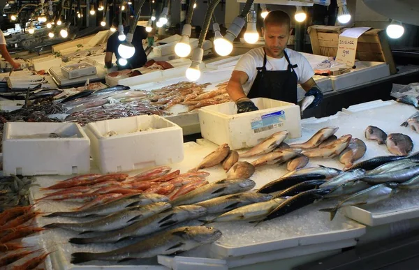 Grecia Atene Giugno 2020 Banchi Con Frutti Mare Nel Mercato — Foto Stock