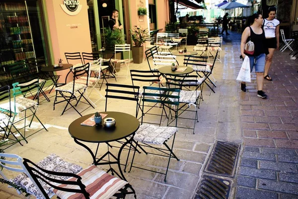 Grecja Ateny Czerwca 2020 Puste Krzesła Baru Restauracji Turystycznej Dzielnicy — Zdjęcie stockowe
