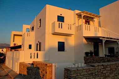 Yunanistan, Antiparos adası, Antiparos kasabasındaki daireler.