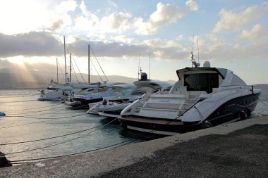 Yunanistan, Antiparos adası, Antiparos limanındaki tekneler, 22 Ağustos 2010.