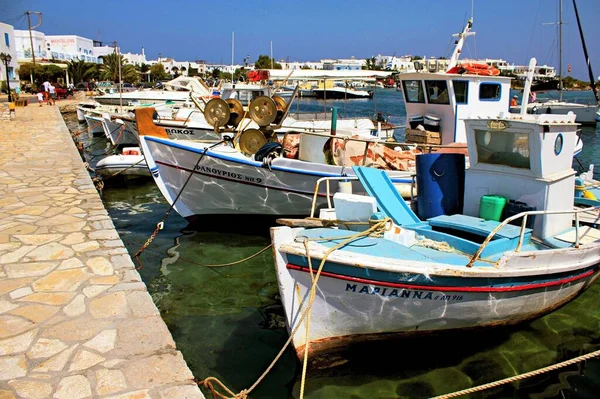 Ελλάδα Αντίπαρος Ψαροκάικα Στο Λιμάνι Της Αντιπάρου Αυγούστου 2010 — Φωτογραφία Αρχείου