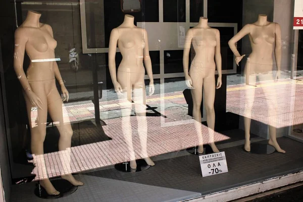 그리스 아테네 2020 전시되어 인형들이 아테네의 중심지에 가게의 — 스톡 사진