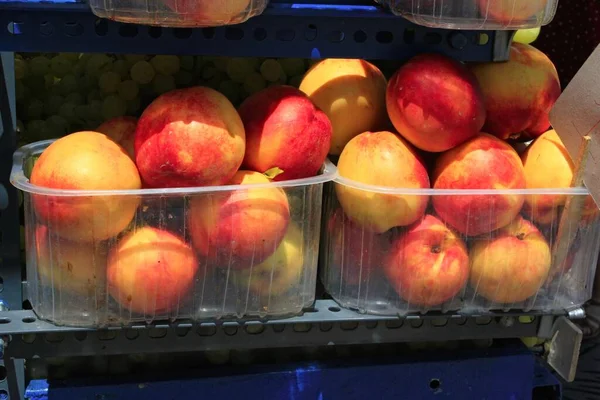 Grécia Atenas Agosto 2020 Stall Com Pêssegos Caixas Plástico Mercado — Fotografia de Stock