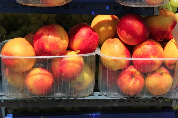 Grécia Atenas Agosto 2020 Stall Com Pêssegos Caixas Plástico Mercado — Fotografia de Stock