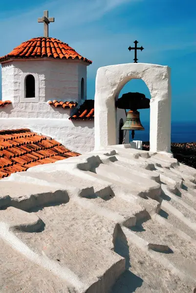 Belfry Cúpula Igreja Ortodoxa Cristã Ilha Patmos Grécia Abril 2007 — Fotografia de Stock