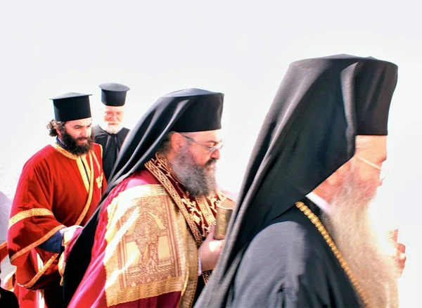 Grecia Isla Patmos Sacerdotes Ortodoxos Realizan Ceremonia Religiosa Ciudad Hora —  Fotos de Stock