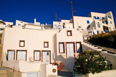 Yunanistan, Santorini adası, Imerovigli köyündeki apartman manzarası.