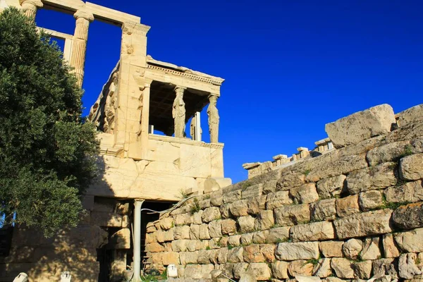 Grécia Atenas Junho 2020 Vista Templo Erechtheio Sítio Arqueológico Colina — Fotografia de Stock