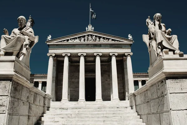 Vista Das Estátuas Dos Antigos Filósofos Gregos Platão Sócrates Atenas — Fotografia de Stock