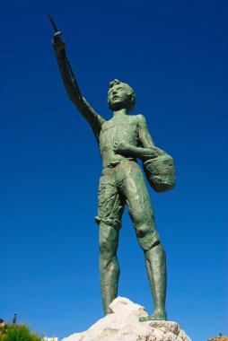 Yunanistan, Suriye adası, limanda heykel, 28 Eylül 2008.