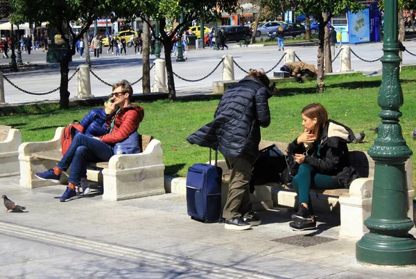 Menschen Genießen Einen Sonnigen Tag Auf Dem Syntagma Platz Athen — Stockfoto