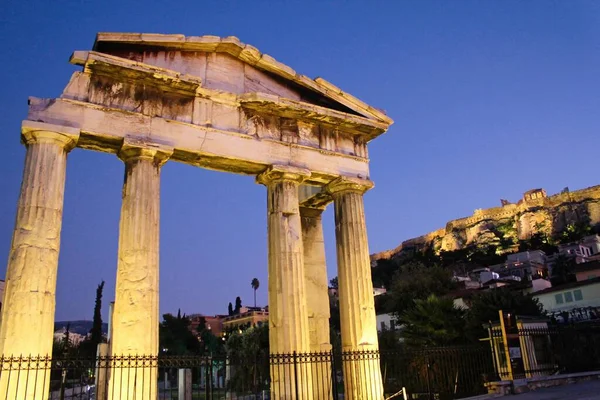 Ingang Van Roman Agora Met Acropolis Heuvel Als Achtergrond Avond — Stockfoto