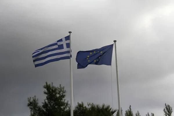 Bandera Nacional Grecia Bandera Unión Europea Ondeando Atenas Grecia Febrero —  Fotos de Stock