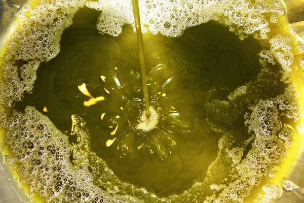 Extraktion Von Nativem Olivenöl Extra Einer Ölmühle Stadtrand Von Athen — Stockfoto