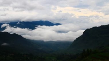 Vietnam 'ın dağlık bölgelerindeki pirinç ve mısır tarlaları