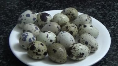 Masada bıldırcın yumurtası.
