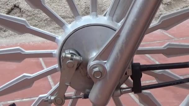 Roue Motrice Tourne — Video