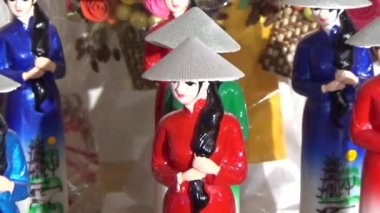 Tatil köyündeki turistler için hediyelik eşyalar