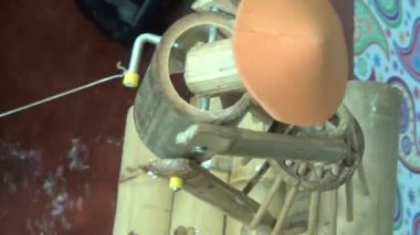 Tatil köyündeki turistler için hediyelik eşyalar