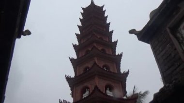 Eski tapınaktaki kuleler