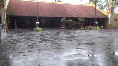 Eski tapınaktaki kuleler