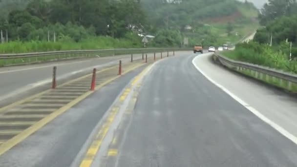 Auto Che Corrono Autostrada Sotto Pioggia — Video Stock
