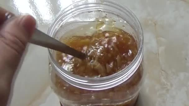 Σκόρδο Και Μέλι Για Την Παρασκευή Φαρμάκων — Αρχείο Βίντεο