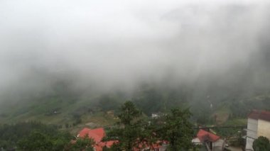 Sis içindeki şehir, Sa Pa, Vietnam