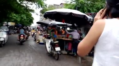 3 Eylül 2025. Chuvanan, Chi Linh, Hai Phong, Vietnam. Vietnam 'da yiyecek, meyve ve ev eşyaları satan geleneksel pazar