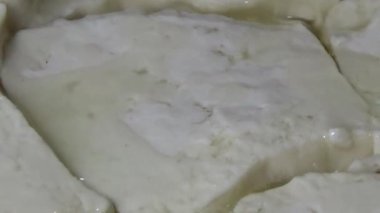 Tofuyu kes ve kızart.