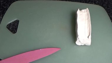 Tofuyu kes ve kızart.