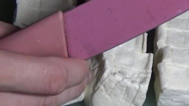 Tofuyu kes ve kızart.