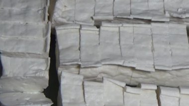 Tofuyu kes ve kızart.