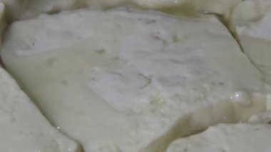 Tofuyu kes ve kızart.