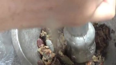 Çorba yapmak için tokmaklı yengeç