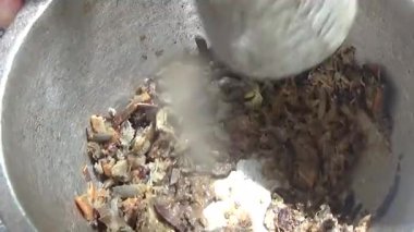 Çorba yapmak için tokmaklı yengeç