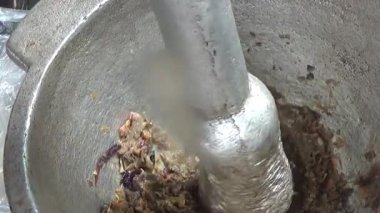 Çorba yapmak için tokmaklı yengeç