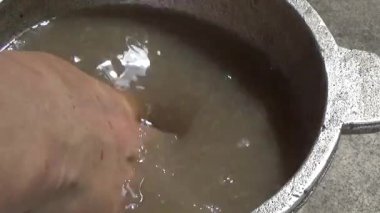 Çorba yapmak için tokmaklı yengeç