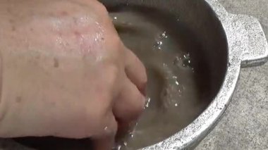 Çorba yapmak için tokmaklı yengeç