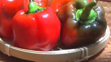 Sepette kırmızı biber.