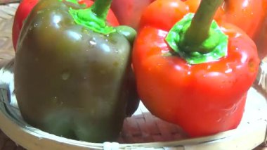 Sepette kırmızı biber.